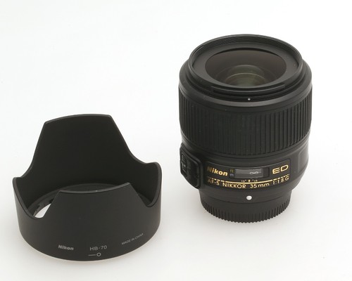 Nikon nikkor 1 - 35, 1:1,8